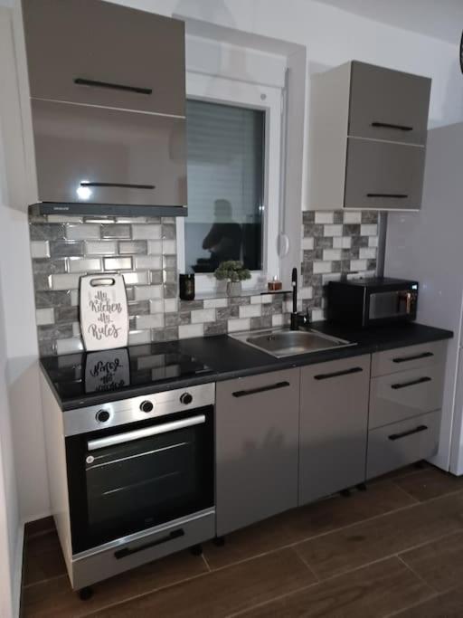 Petite Suite With Backyard. Mytilene ภายนอก รูปภาพ