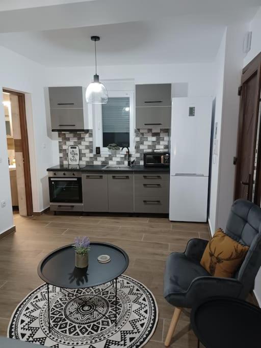 Petite Suite With Backyard. Mytilene ภายนอก รูปภาพ