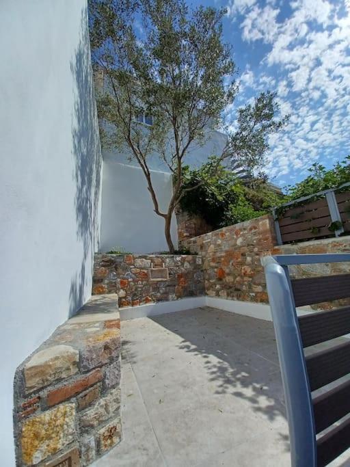 Petite Suite With Backyard. Mytilene ภายนอก รูปภาพ