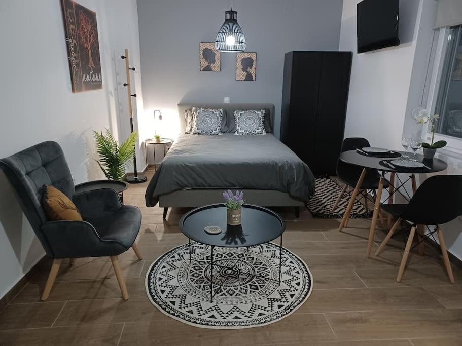 Petite Suite With Backyard. Mytilene ภายนอก รูปภาพ