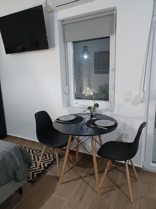 Petite Suite With Backyard. Mytilene ภายนอก รูปภาพ